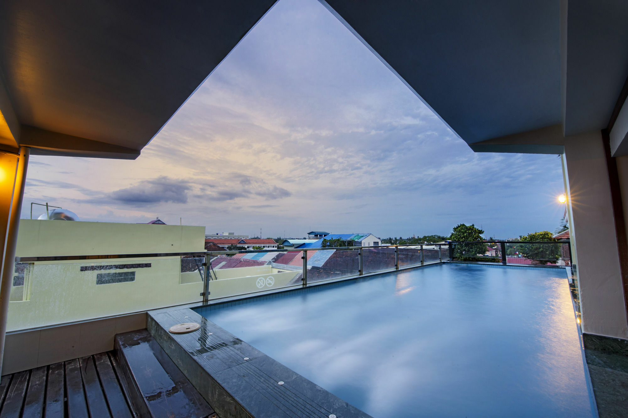 Seng Hout Hotel Μπατταμπάνγκ Εξωτερικό φωτογραφία